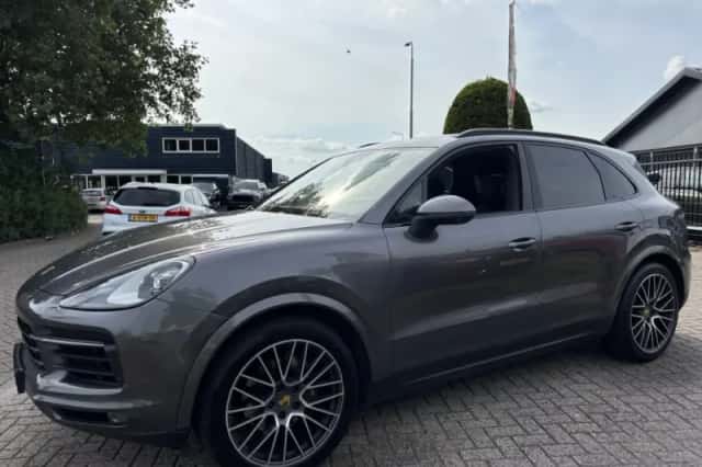 Porsche Cayenne (2018) thumbnail 8