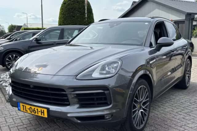 Porsche Cayenne (2018) thumbnail 1