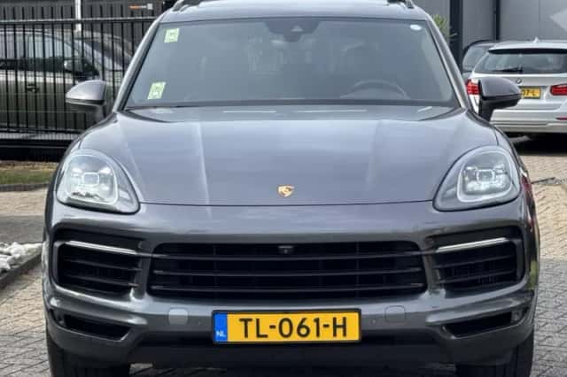 Porsche Cayenne (2018) thumbnail 2
