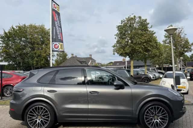 Porsche Cayenne (2018) thumbnail 4