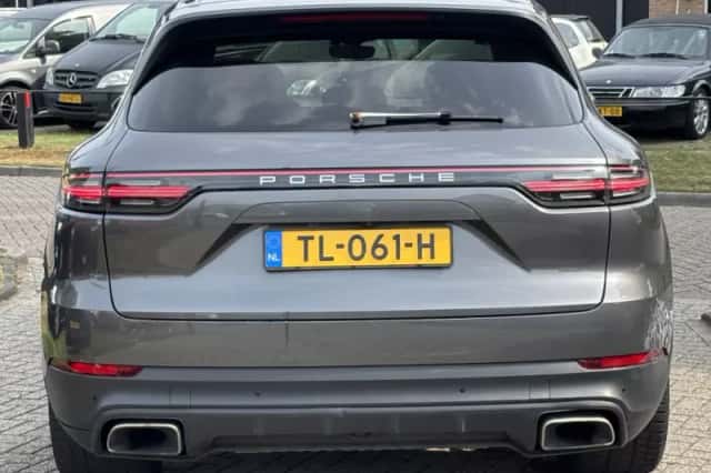 Porsche Cayenne (2018) thumbnail 6