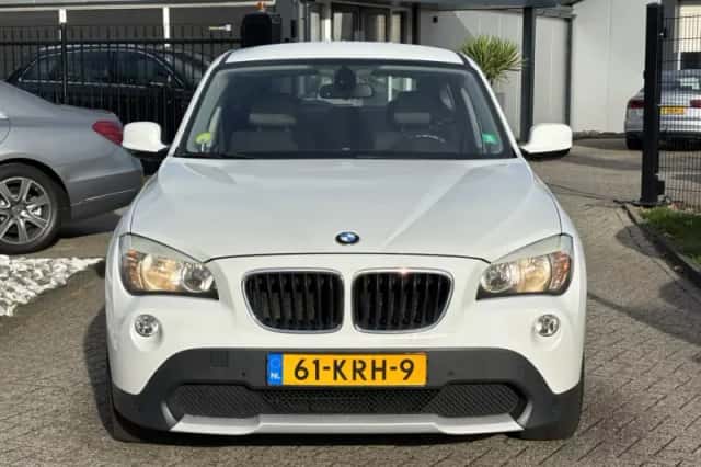 BMW X1 (2010) thumbnail 2