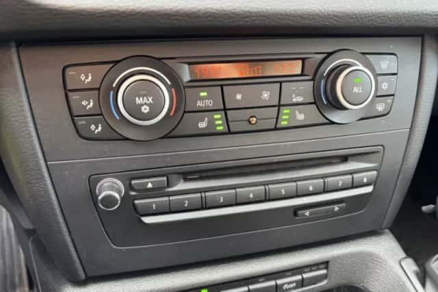 BMW X1 (2010) thumbnail 11
