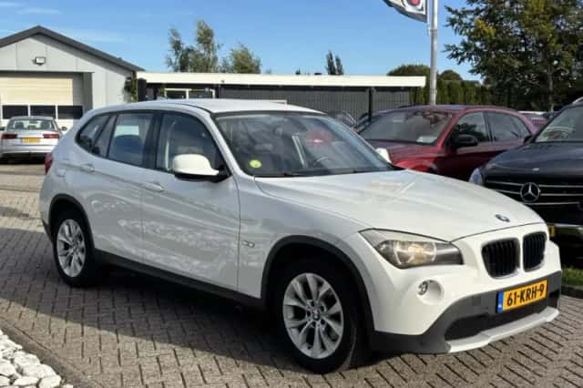 BMW X1 (2010) thumbnail 3