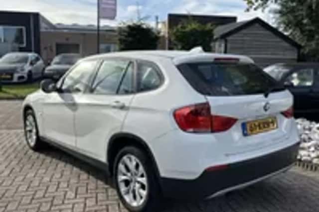 BMW X1 (2010) thumbnail 24