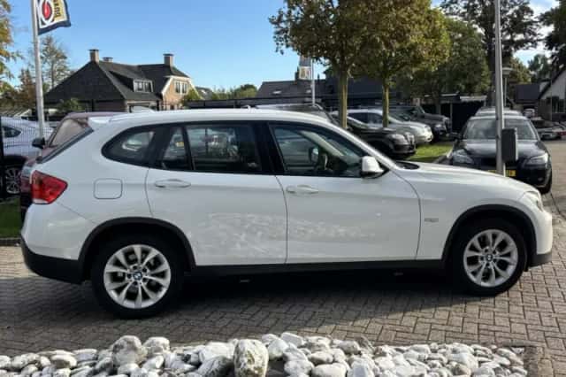 BMW X1 (2010) thumbnail 4