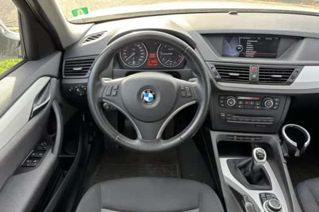 BMW X1 (2010) thumbnail 7