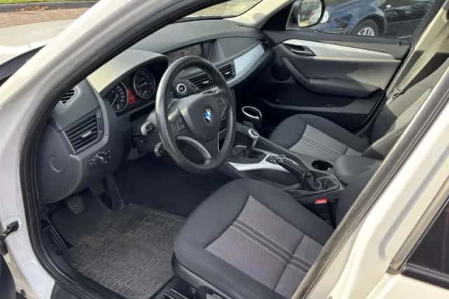BMW X1 (2010) thumbnail 8
