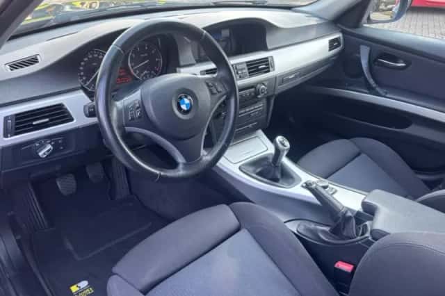 BMW 3-Serie (2010) thumbnail 11