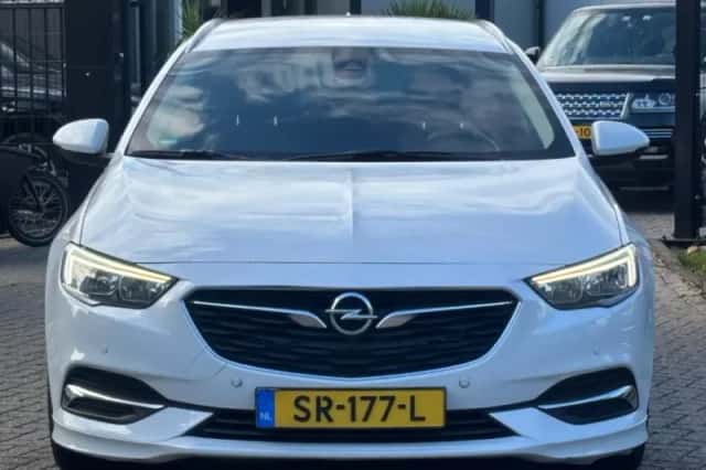 Opel Insignia Sports Tourer (2017) thumbnail 2