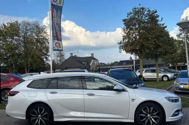 Opel Insignia Sports Tourer (2017) thumbnail 4