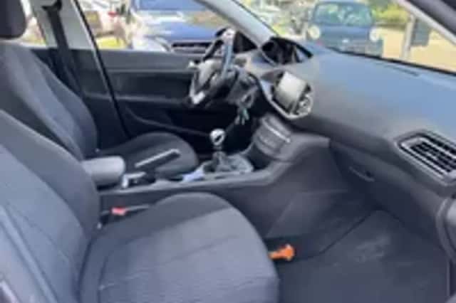 Peugeot 308 (2014) thumbnail 16
