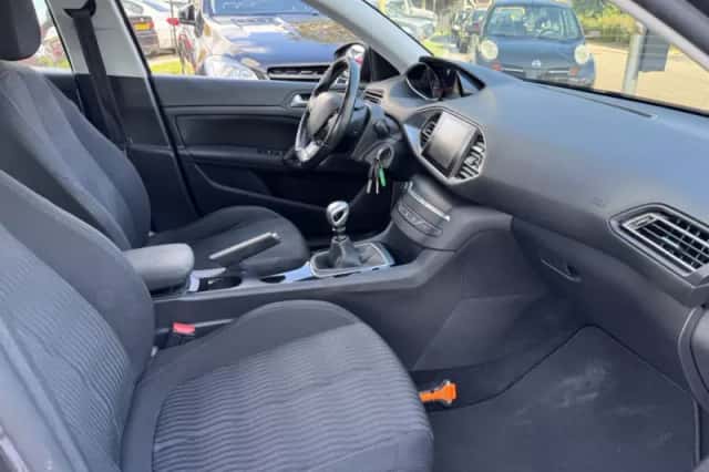 Peugeot 308 (2014) thumbnail 5