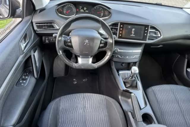 Peugeot 308 (2014) thumbnail 8