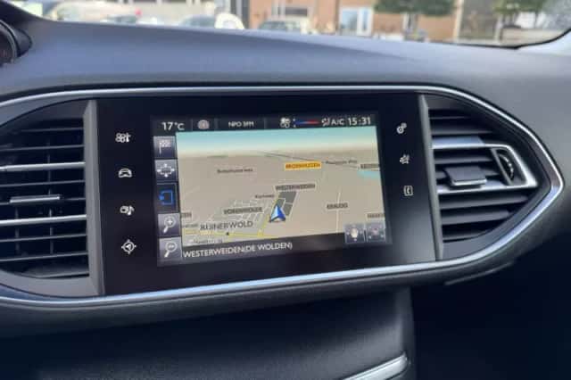 Peugeot 308 (2014) thumbnail 9