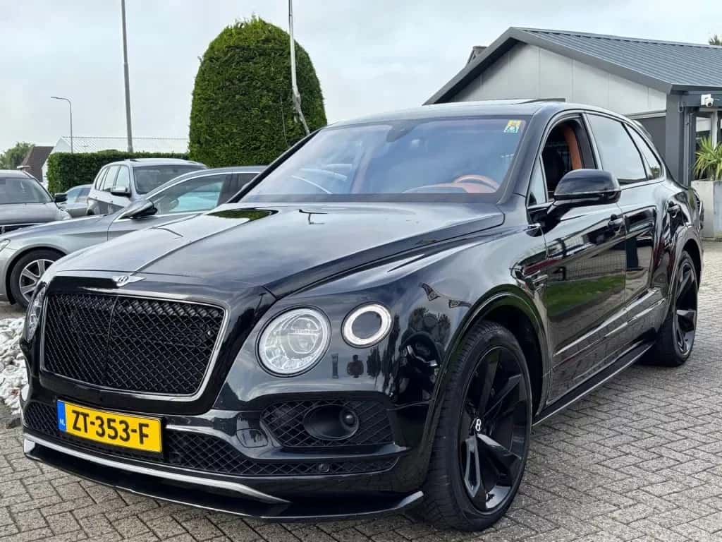 Bentley Bentayga (2018) — foto 1