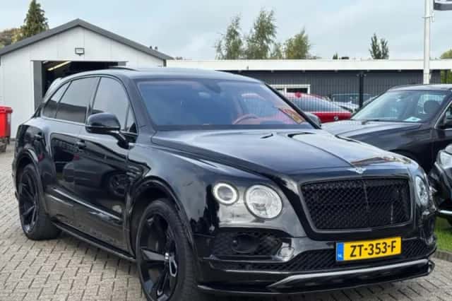 Bentley Bentayga (2018) thumbnail 3