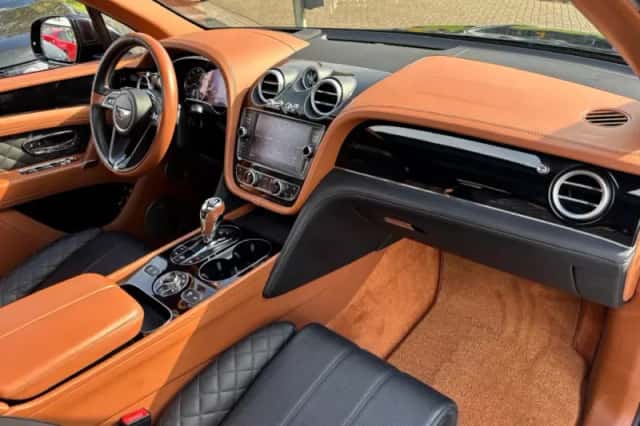 Bentley Bentayga (2018) thumbnail 22