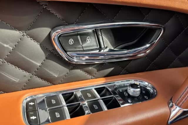Bentley Bentayga (2018) thumbnail 28