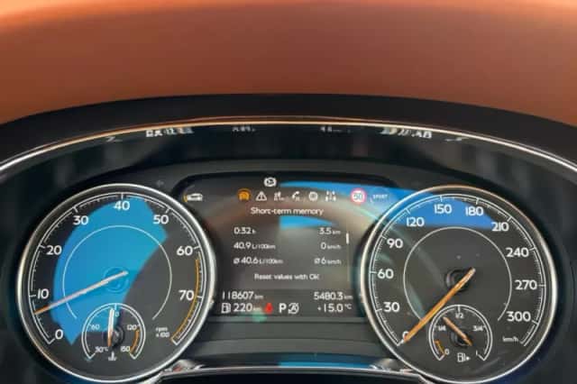 Bentley Bentayga (2018) thumbnail 30