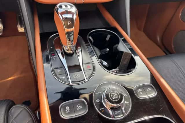Bentley Bentayga (2018) thumbnail 32