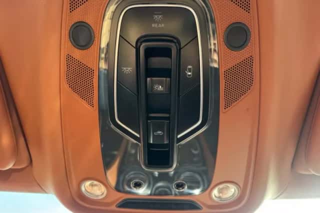 Bentley Bentayga (2018) thumbnail 36