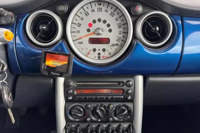 MINI Cabrio (2006) thumbnail 12