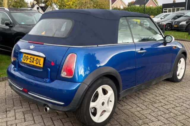 MINI Cabrio (2006) thumbnail 4