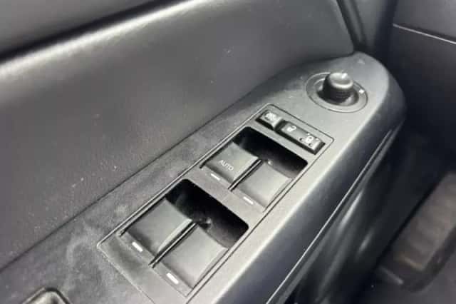 Jeep Compass (2013) thumbnail 16