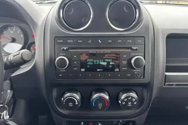 Jeep Compass (2013) thumbnail 18