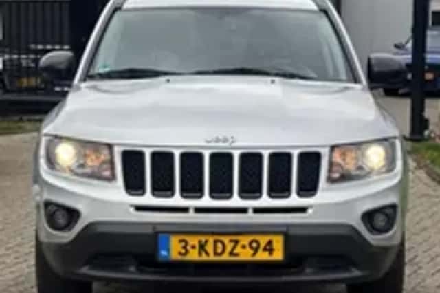Jeep Compass (2013) thumbnail 19