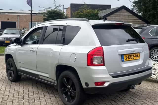 Jeep Compass (2013) thumbnail 8