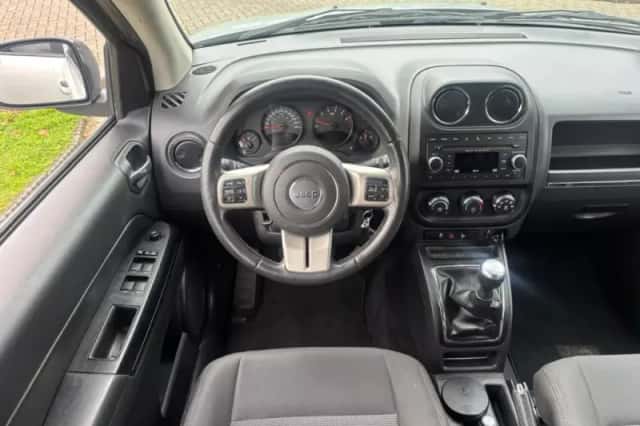 Jeep Compass (2013) thumbnail 9