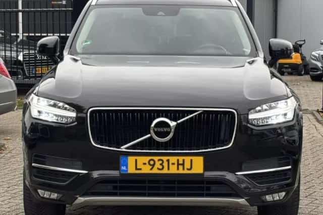 Volvo XC90 (2015) thumbnail 2