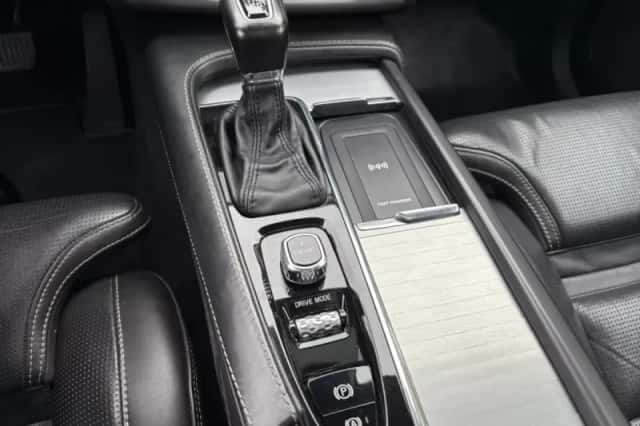 Volvo XC90 (2015) thumbnail 19