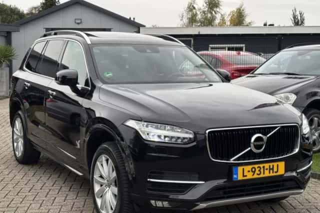 Volvo XC90 (2015) thumbnail 3