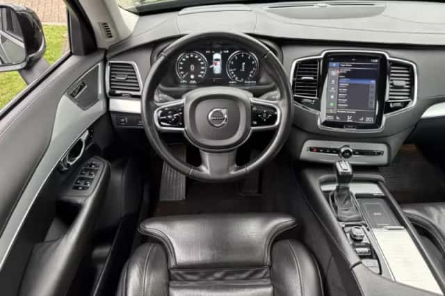 Volvo XC90 (2015) thumbnail 9