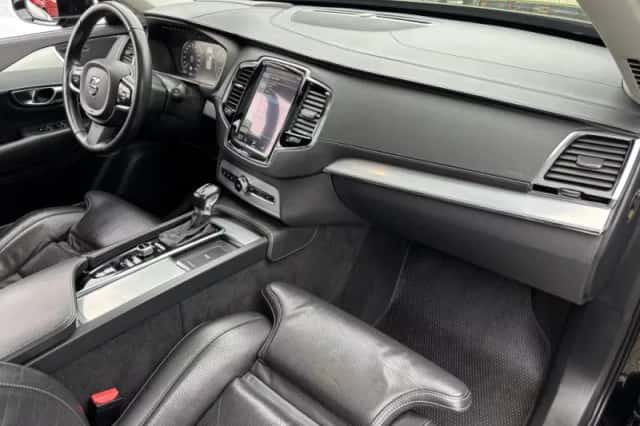 Volvo XC90 (2015) thumbnail 10