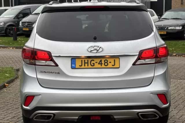 Hyundai Santa Fe (2017) thumbnail 6