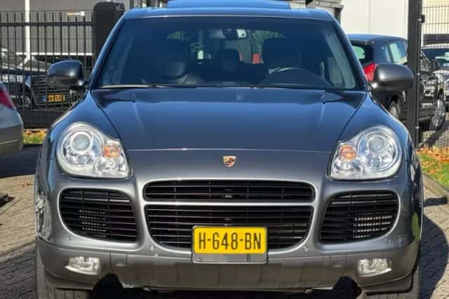 Porsche Cayenne (2004) thumbnail 2