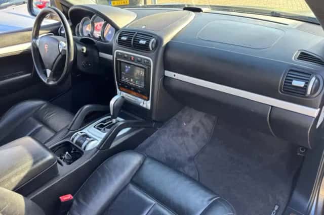 Porsche Cayenne (2004) thumbnail 11