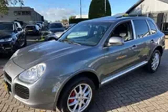 Porsche Cayenne (2004) thumbnail 27