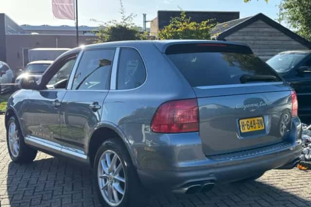 Porsche Cayenne (2004) thumbnail 9