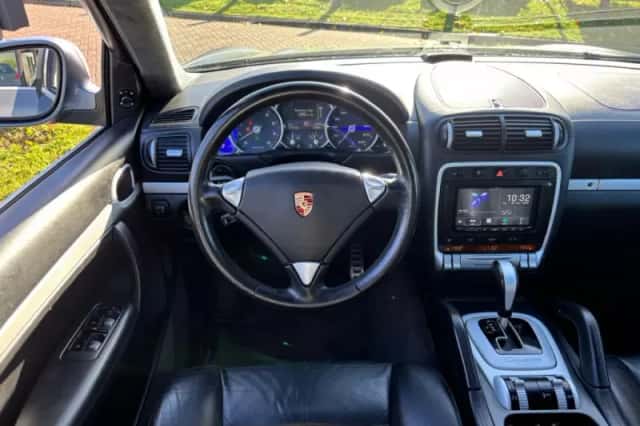 Porsche Cayenne (2004) thumbnail 10