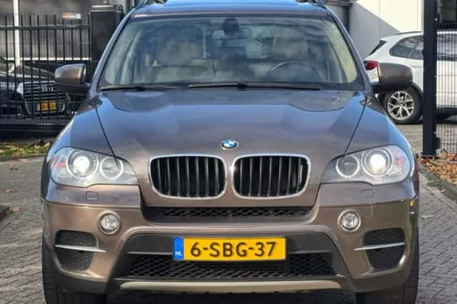 BMW X5 (2012) thumbnail 2