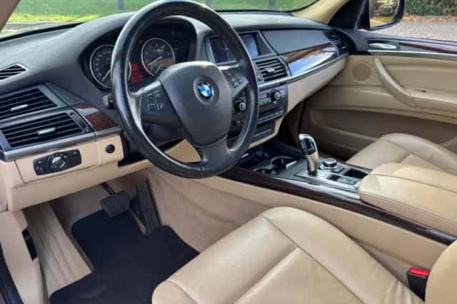 BMW X5 (2012) thumbnail 12