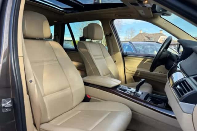 BMW X5 (2012) thumbnail 10