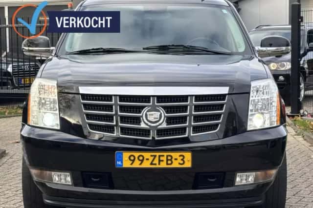 Cadillac Escalade (2009) thumbnail 2