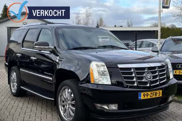 Cadillac Escalade (2009) thumbnail 3