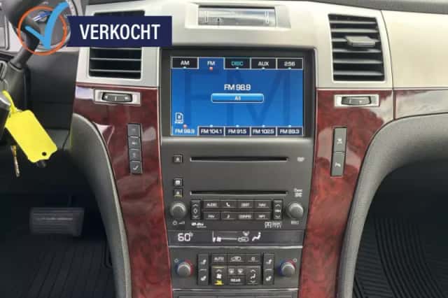 Cadillac Escalade (2009) thumbnail 22